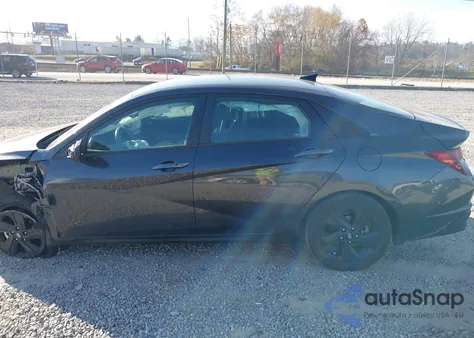 2023 Hyundai Elantra Sel z USA, uszkodzony, nr VIN 5NPLM4AG8PH112367